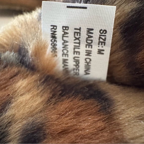 BP Sophie Criss Cross Slippers Plush Faux Fur Leopard Print Sz M (7-8) NWT - Picture 5 of 5